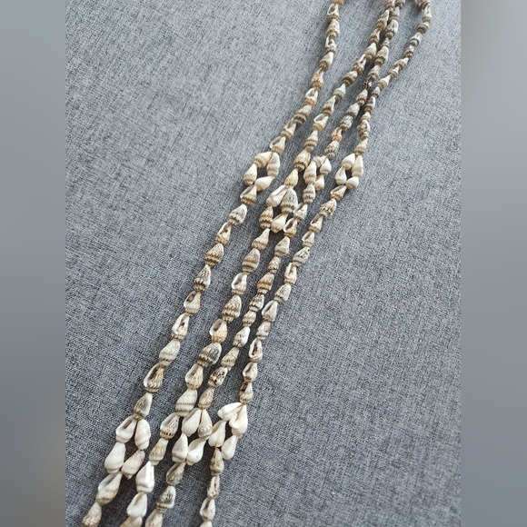 6 Hawaiian Necklaces - Picture 3 of 9